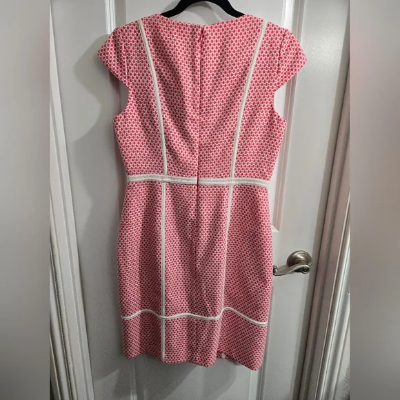 Adrianna Papell Guava Dot w/Contrast Ivory Piping U-Neck Texture Knit Dress - Picture 7 of 10